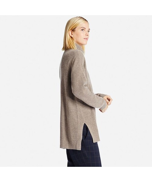 UNIQLO（ユニクロ）の「Women Oversized Turtleneck Tunic（ニット/セーター・レディース・BROWN_35/GRAY_03/NAVY_69/OFF WHITE_01・XS/S/M/L）」の10枚目の写真