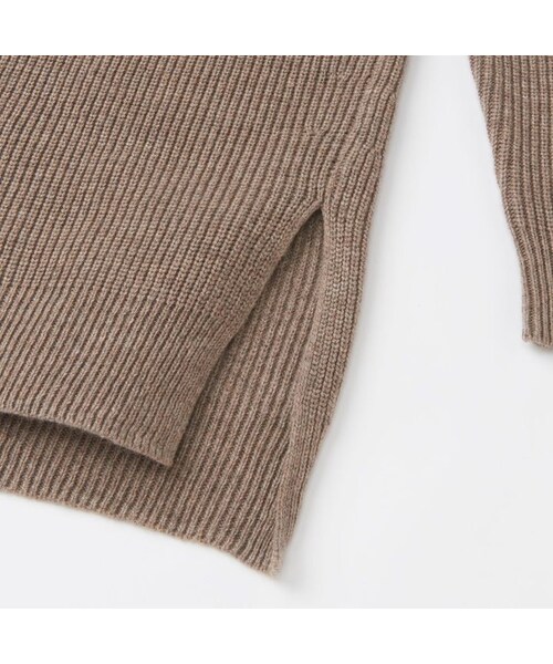 UNIQLO（ユニクロ）の「Women Oversized Turtleneck Tunic（ニット/セーター・レディース・BROWN_35/GRAY_03/NAVY_69/OFF WHITE_01・XS/S/M/L）」の12枚目の写真