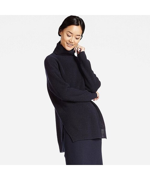 UNIQLO（ユニクロ）の「Women Oversized Turtleneck Tunic（ニット/セーター・レディース・BROWN_35/GRAY_03/NAVY_69/OFF WHITE_01・XS/S/M/L）」の4枚目の写真