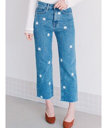 KORMARCH | フラワー刺繍ストレートデニムパッツ(デニムパンツ)