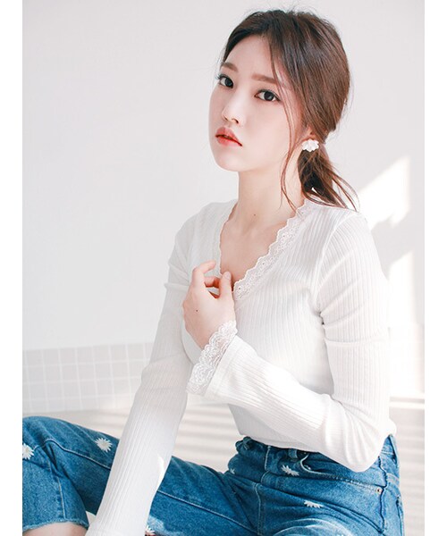 KORMARCH(コマチ)の「レースVネックリブニットTシャツ(ニット/セーター・レディース・FREEサイズ)」の1枚目の写真