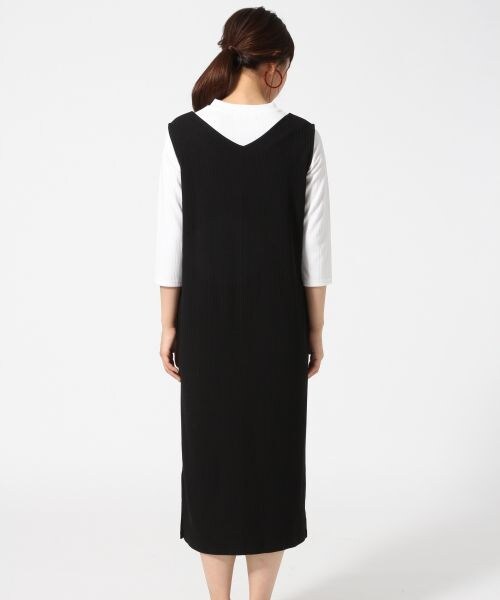 LOWRYS FARM(ローリーズファーム)の「カットVネックジャンスカ2P(ワンピース/ドレス・ブラック/レッド)」の4枚目の写真