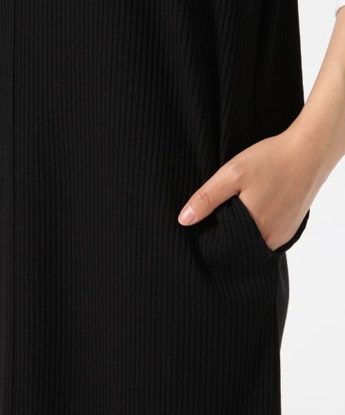 LOWRYS FARM(ローリーズファーム)の「カットVネックジャンスカ2P(ワンピース/ドレス・ブラック/レッド)」の7枚目の写真