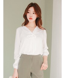 KORMARCH | カラーストラップVネックブラウス(シャツ/ブラウス)