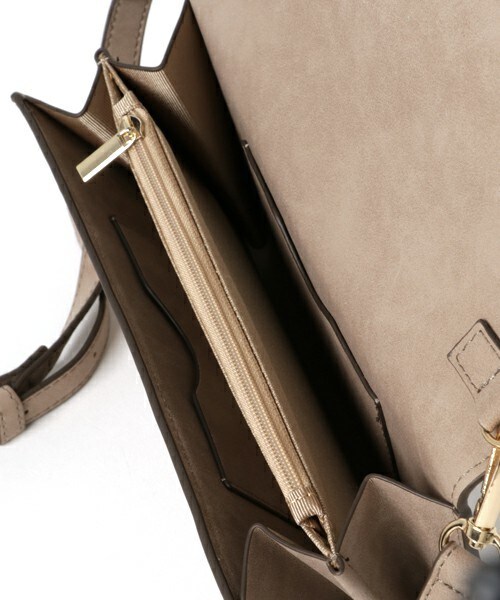 matelasse durer（マトラッセ デュレ）の「フェイクスエードSAIFU　バッグ（ショルダーバッグ・レディース・ブラック/ベージュ/ピンク・フリー）」の11枚目の写真