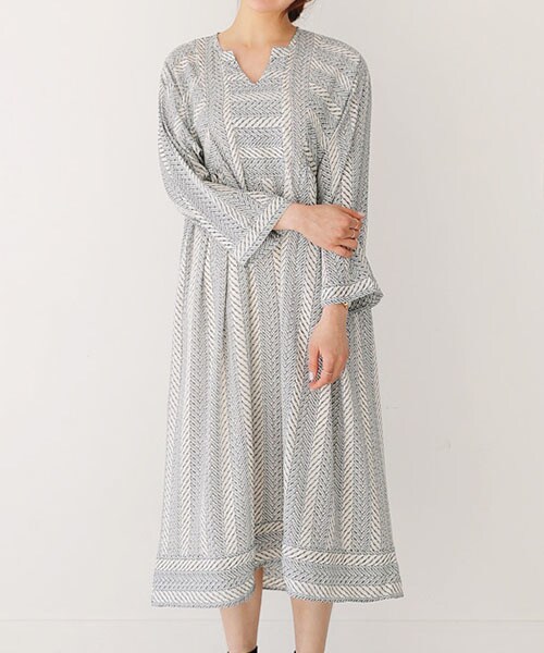 DHOLIC（ディーホリック）の「Vカットパターンロングワンピース（ワンピース・レディース・FREE）」の2枚目の写真