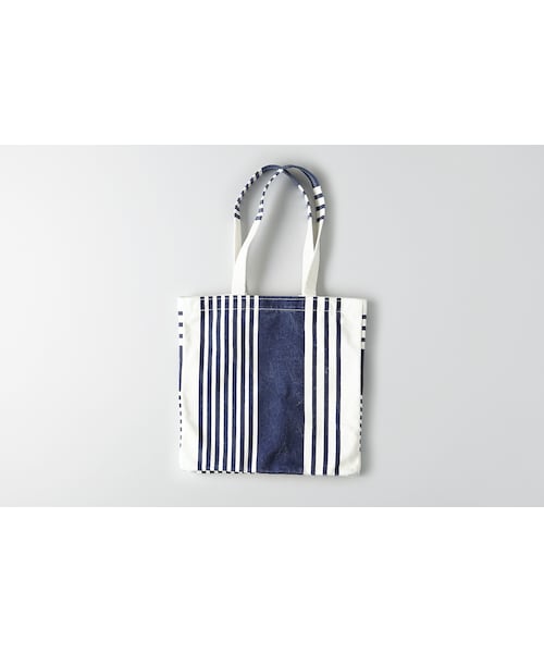American Eagle（アメリカンイーグル）の「AEOキャンバストートバッグ（トートバッグ・レディース・ブルー/ネイビー/オレンジ/マルチ・ONE SIZE）」の3枚目の写真