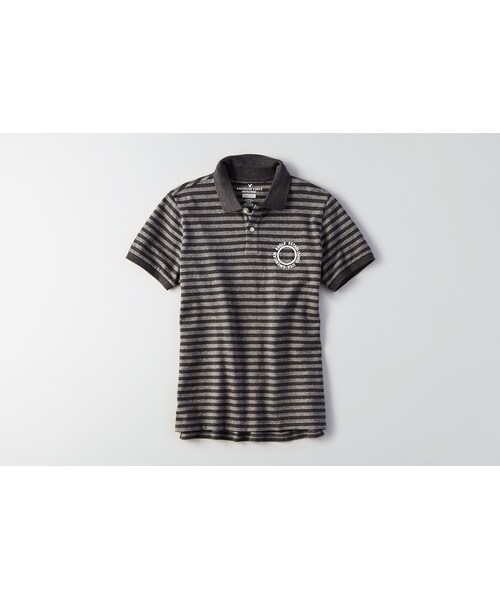 American Eagle(アメリカンイーグル)の「AEOフレックスピケグラフィックポロ(ポロシャツ・メンズ・グレー/ダークグレー/スクリメージヘザー/オリーブ/ブルー/アクエリアス/インディゴ/ピンク・XS/S/M/L/XL/XXL/XXXL)」の1枚目の写真