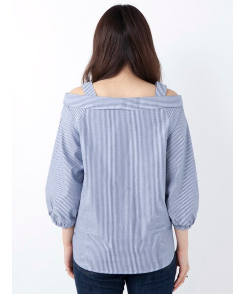 w closet（ダブルクローゼット）の「ストライプオフショルブラウス（トップス・レディース・サックス/ブルー・FREE）」の5枚目の写真