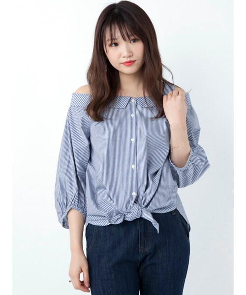 w closet（ダブルクローゼット）の「ストライプオフショルブラウス（トップス・レディース・サックス/ブルー・FREE）」の3枚目の写真