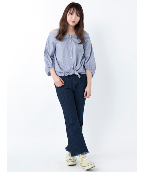 w closet（ダブルクローゼット）の「ストライプオフショルブラウス（トップス・レディース・サックス/ブルー・FREE）」の12枚目の写真