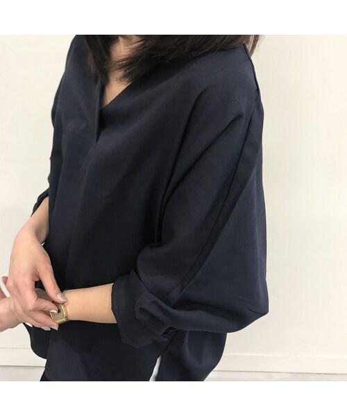 copine（コピン）の「Vネックアシンメトリープルオーバー(3color)【クリックポスト対象商品】（Tシャツ/カットソー・レディース・その他）」の2枚目の写真