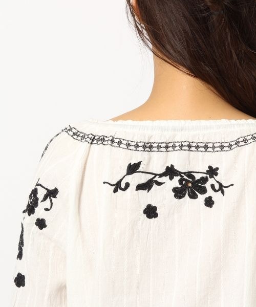 BABYLONE - 【むー】BABYLONE フラワー刺繍ブラウス BABYLONE（バビロン）の「フラワー刺繍ブラウス（）」 - WEAR