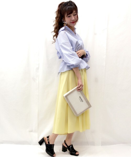 archives（アルシーヴ）の「後ろドロストシャツ（シャツ/ブラウス・レディース・オフホワイト/ホワイト×ブルー/ブラック・MEDIUM）」の17枚目の写真