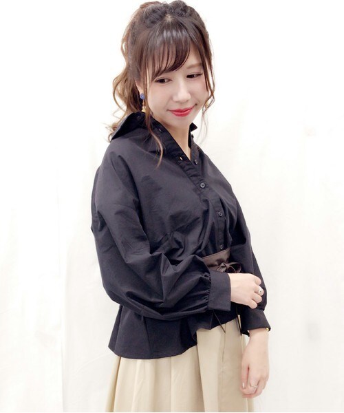 archives（アルシーヴ）の「後ろドロストシャツ（シャツ/ブラウス・レディース・オフホワイト/ホワイト×ブルー/ブラック・MEDIUM）」の3枚目の写真