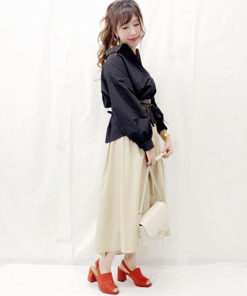 archives（アルシーヴ）の「後ろドロストシャツ（シャツ/ブラウス・レディース・オフホワイト/ホワイト×ブルー/ブラック・MEDIUM）」の22枚目の写真