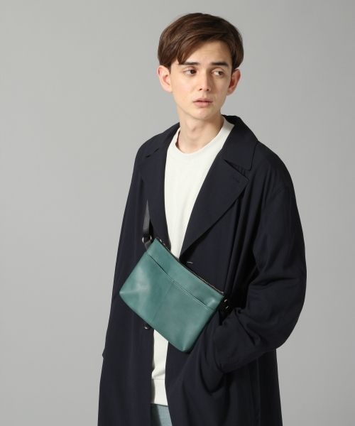HARE（ハレ）の「レザーサコッシュ（バッグ・ブラック/グリーン）」の4枚目の写真