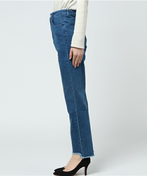 archives（アルシーヴ）の「フレイドヘムストレートデニムパンツ（デニムパンツ・レディース・ブラック/ロイヤルブルー・SMALL/MEDIUM）」の4枚目の写真