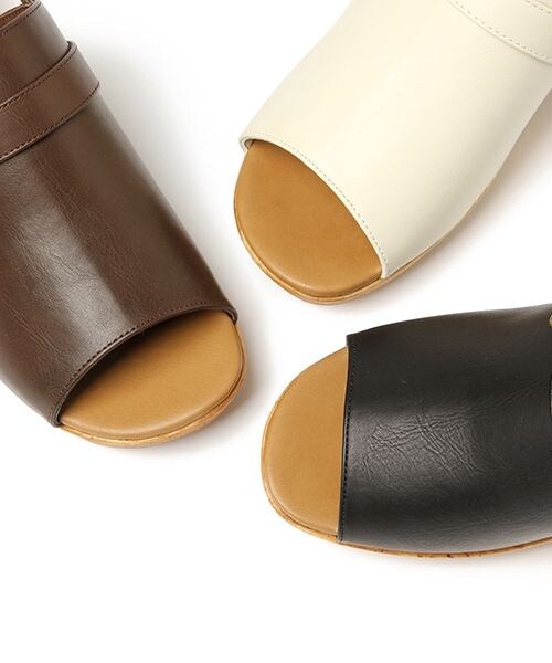 studio CLIP（スタディオクリップ）の「ストラップサボサンダル（シューズ・ブラック/アイボリー/ダークブラウン）」の17枚目の写真