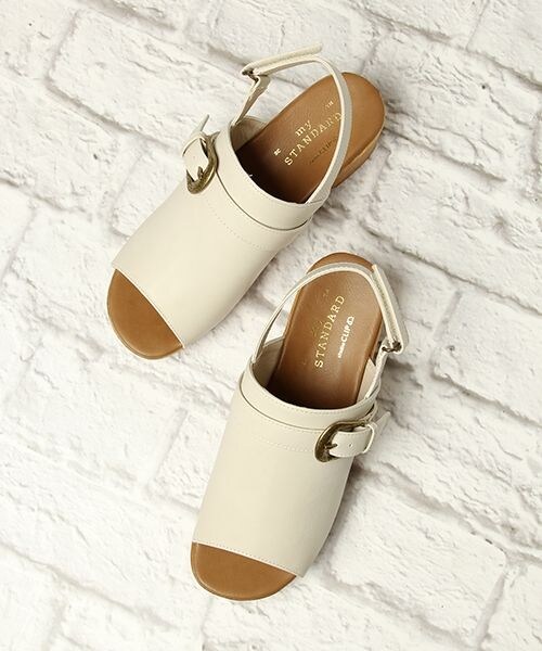 studio CLIP（スタディオクリップ）の「ストラップサボサンダル（シューズ・ブラック/アイボリー/ダークブラウン）」の3枚目の写真