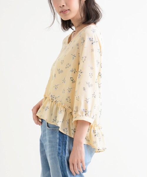MAJESTIC LEGON（マジェスティックレゴン）の「【amelier】フラワー裾フリルブラウス（トップス・レディース・イエロー柄/アイボリー柄/ネイビー柄・Free）」の17枚目の写真