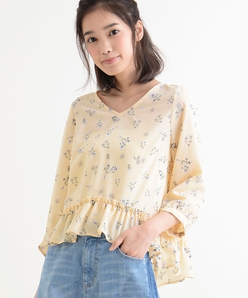 MAJESTIC LEGON（マジェスティックレゴン）の「【amelier】フラワー裾フリルブラウス（トップス・レディース・イエロー柄/アイボリー柄/ネイビー柄・Free）」の4枚目の写真