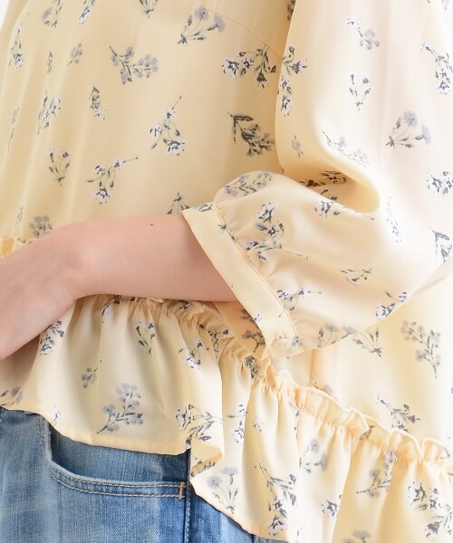 MAJESTIC LEGON（マジェスティックレゴン）の「【amelier】フラワー裾フリルブラウス（トップス・レディース・イエロー柄/アイボリー柄/ネイビー柄・Free）」の20枚目の写真