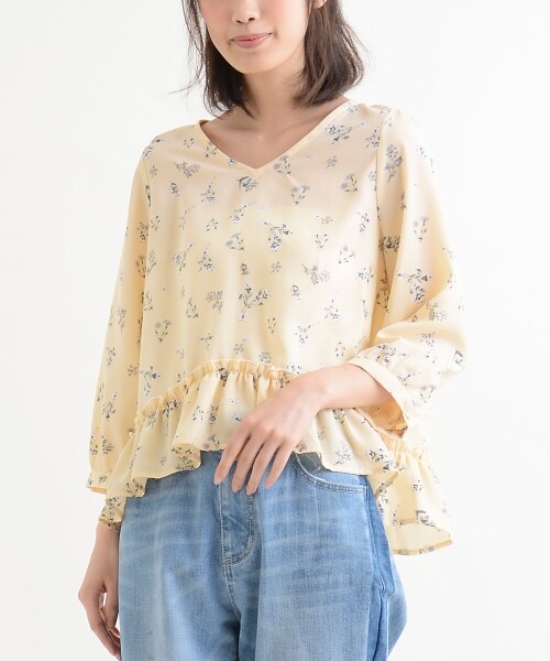 MAJESTIC LEGON（マジェスティックレゴン）の「【amelier】フラワー裾フリルブラウス（トップス・レディース・イエロー柄/アイボリー柄/ネイビー柄・Free）」の16枚目の写真