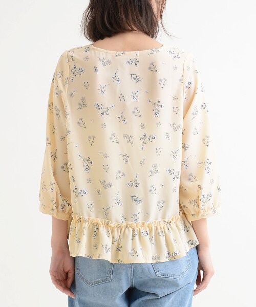 MAJESTIC LEGON（マジェスティックレゴン）の「【amelier】フラワー裾フリルブラウス（トップス・レディース・イエロー柄/アイボリー柄/ネイビー柄・Free）」の18枚目の写真