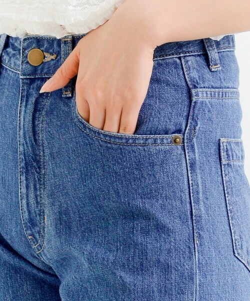 MAJESTIC LEGON(マジェスティックレゴン)の「【amelier】スリットフレアデニムパンツ(パンツ・レディース・ブルー/サックス・S/M)」の11枚目の写真