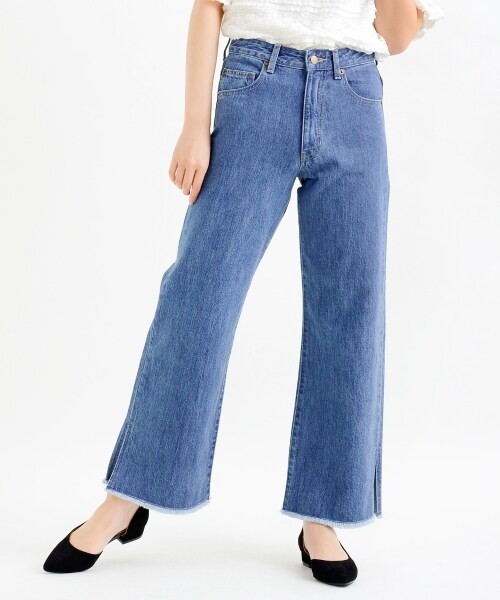 MAJESTIC LEGON(マジェスティックレゴン)の「【amelier】スリットフレアデニムパンツ(パンツ・レディース・ブルー/サックス・S/M)」の2枚目の写真