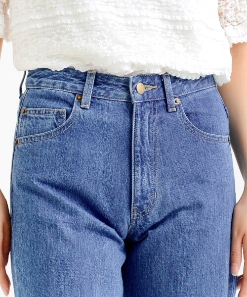 MAJESTIC LEGON(マジェスティックレゴン)の「【amelier】スリットフレアデニムパンツ(パンツ・レディース・ブルー/サックス・S/M)」の9枚目の写真