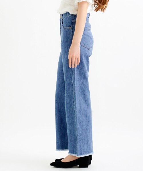 MAJESTIC LEGON(マジェスティックレゴン)の「【amelier】スリットフレアデニムパンツ(パンツ・レディース・ブルー/サックス・S/M)」の7枚目の写真