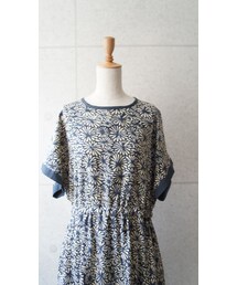 kapuwa（カプワ）の「MUM柄コットンカディーワンピース