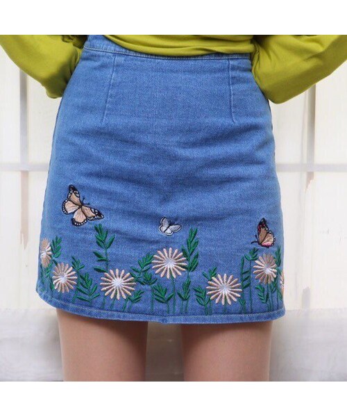 no brand（ノーブランド）の「刺繍 ちょうちょ 花柄 デニム