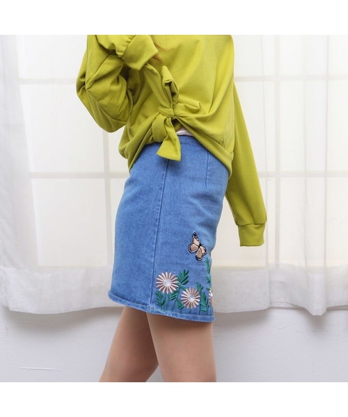 no brand（ノーブランド）の「刺繍 ちょうちょ 花柄 デニム