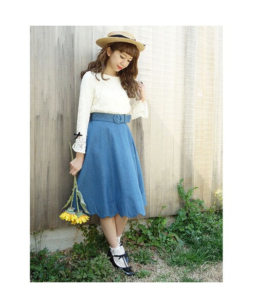 F i.n.t(フィント)の「裾スカラップデニムフレアースカート/F&A(スカート・レディース・その他)」の2枚目の写真