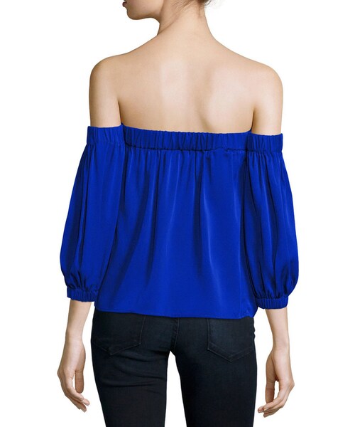 Milly（ミリー）の「Milly Off-the-Shoulder Stretch-Silk Blouse（トップス・レディース・FUCHSIA/COBALT・Medium/X-Small/Small/Large）」の4枚目の写真