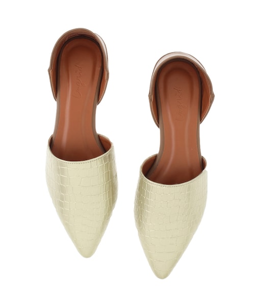 Ungrid（アングリッド）の「ポインテッドトゥフラットシューズ（シューズ・レディース・ブラック/ゴールド・S/M/L）」の9枚目の写真