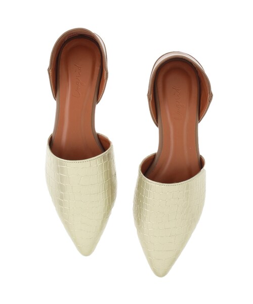 Ungrid（アングリッド）の「ポインテッドトゥフラットシューズ（シューズ・レディース・ブラック/ゴールド・S/M/L）」の2枚目の写真