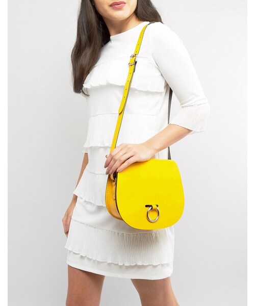 no brand（ノーブランド）の「Leather Satchel Company Saddle Bag with Bull Ring Closure（ショルダーバッグ・レディース・Double yellow・One Size）」の2枚目の写真