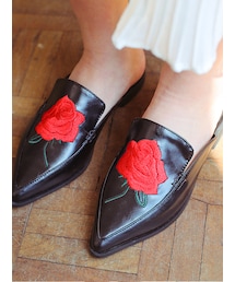 KORMARCH | フラワー刺繡ポインテッドトゥフラットミュール(その他シューズ)