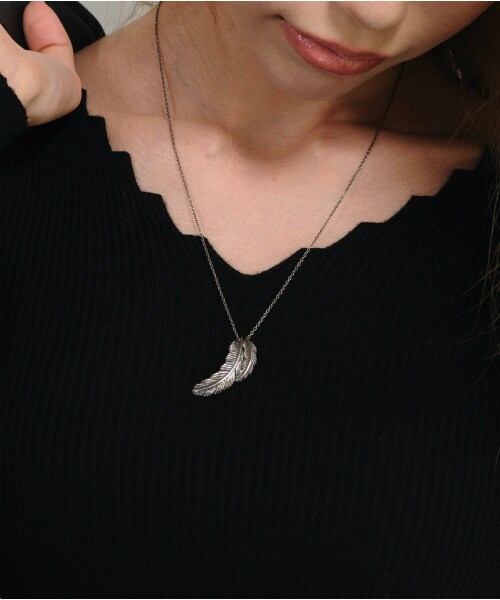 two ply（トゥープライ）の「トゥー プライ ツイン フェザー シルバー ネックレス ペンダント（ネックレス・レディース・47cm）」の3枚目の写真