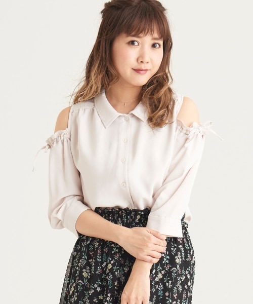 MAJESTIC LEGON（マジェスティックレゴン）の「肩あき袖リボンブラウス（トップス・レディース・アイボリー/ピンク/L/グレー・S/M）」の2枚目の写真