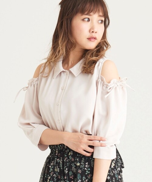MAJESTIC LEGON（マジェスティックレゴン）の「肩あき袖リボンブラウス（トップス・レディース・アイボリー/ピンク/L/グレー・S/M）」の5枚目の写真