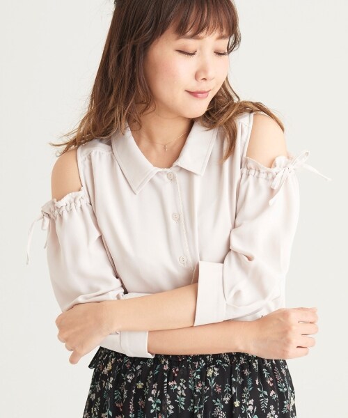 MAJESTIC LEGON（マジェスティックレゴン）の「肩あき袖リボンブラウス（トップス・レディース・アイボリー/ピンク/L/グレー・S/M）」の4枚目の写真