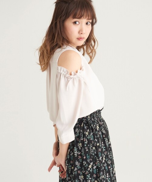MAJESTIC LEGON（マジェスティックレゴン）の「肩あき袖リボンブラウス（トップス・レディース・アイボリー/ピンク/L/グレー・S/M）」の6枚目の写真
