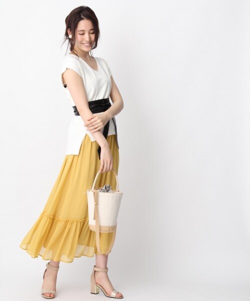 Andemiu（アンデミュウ）の「ベルトツキVネックニット（トップス・ホワイト/ネイビー）」の3枚目の写真