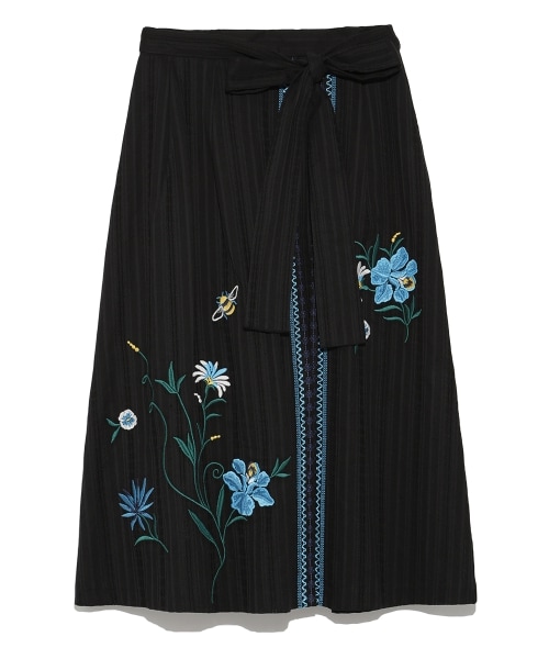 LILY BROWN（リリーブラウン）の「ラップ刺繍ショートパンツ（）」 - WEAR 