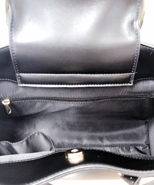 archives（アルシーヴ）の「フープリング持ち手ショルダー（ショルダーバッグ・レディース・オフホワイト/ブラック/キャメル・MEDIUM）」の10枚目の写真